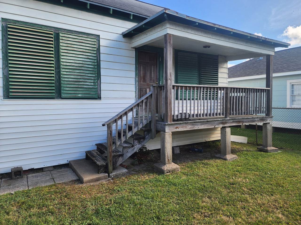 4618 Avenue Q 1/2 - Photo 1