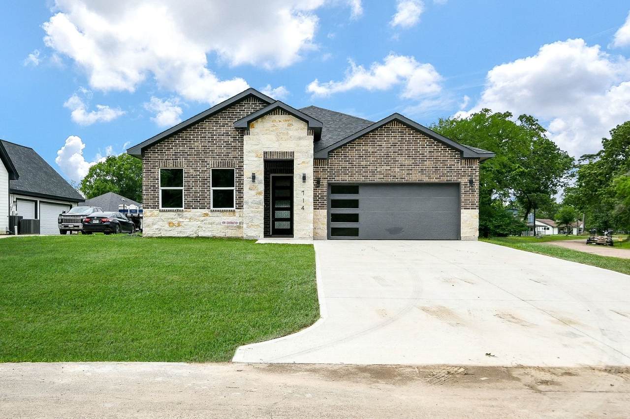 714 Autumn Lane - Photo 1