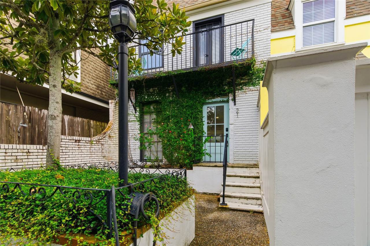 811 Lovett Boulevard - Photo 1