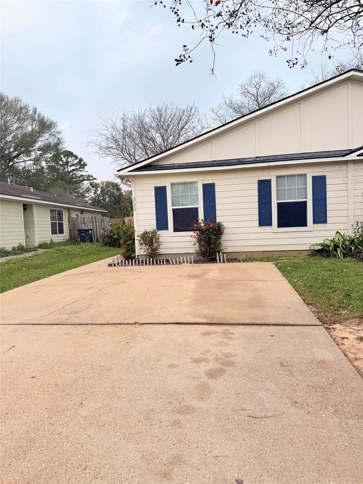 320 Willowick Street - Photo 1