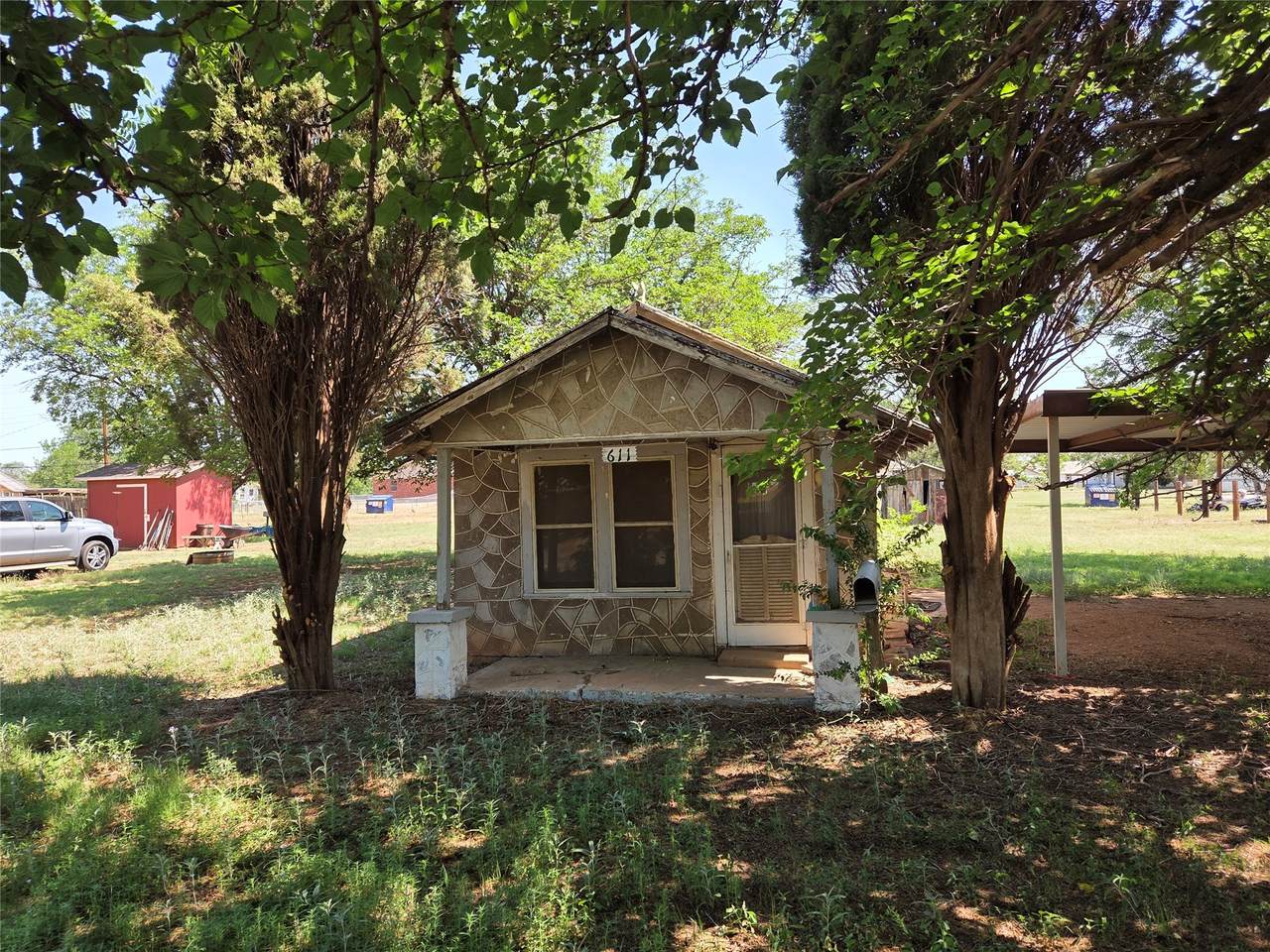 611 Harris Street - Photo 1