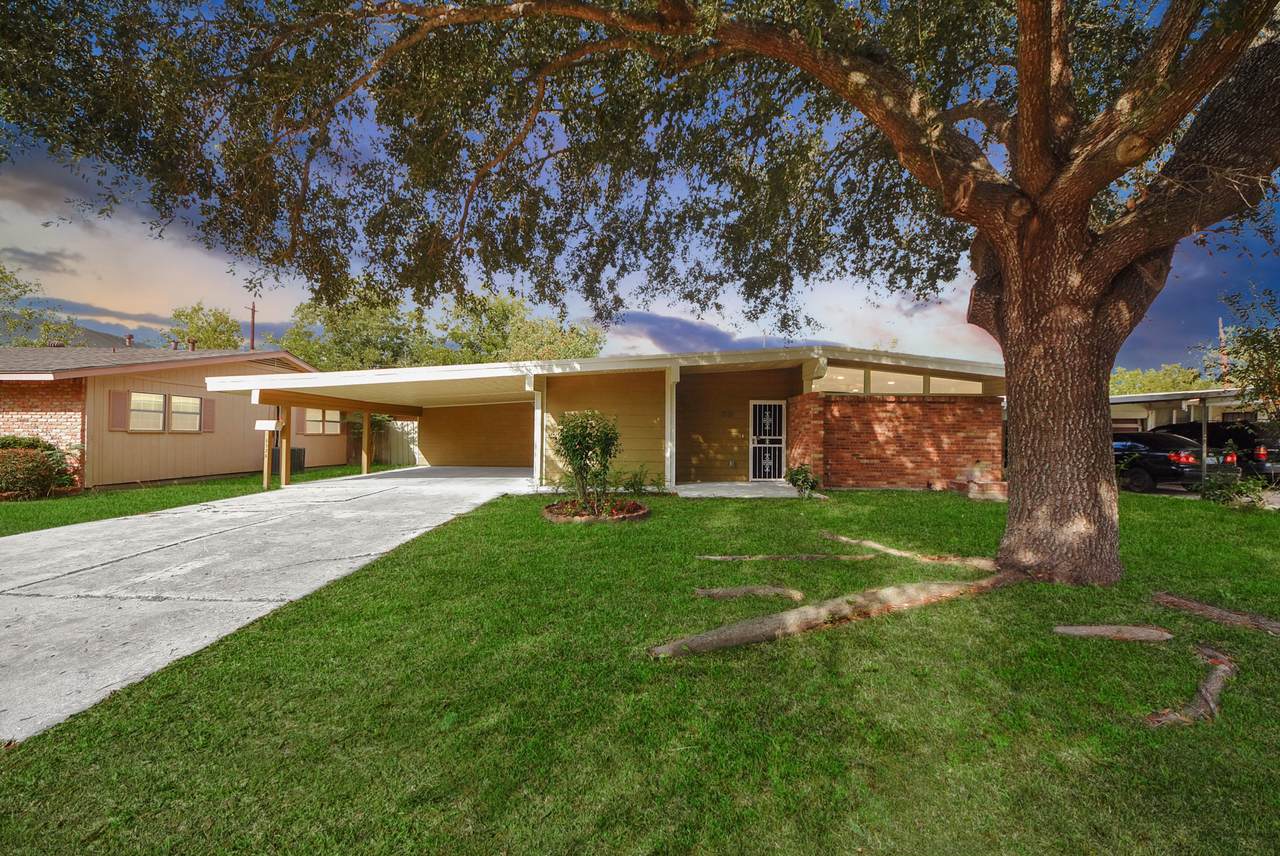 5326 Heatherbrook Drive - Photo 1