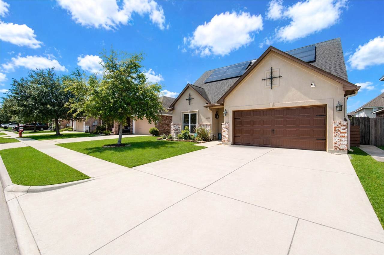 1106 Lasso Court - Photo 1