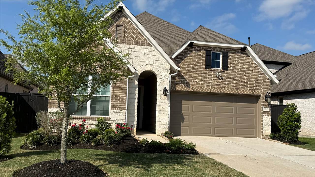 215 Amaranth Way - Photo 1