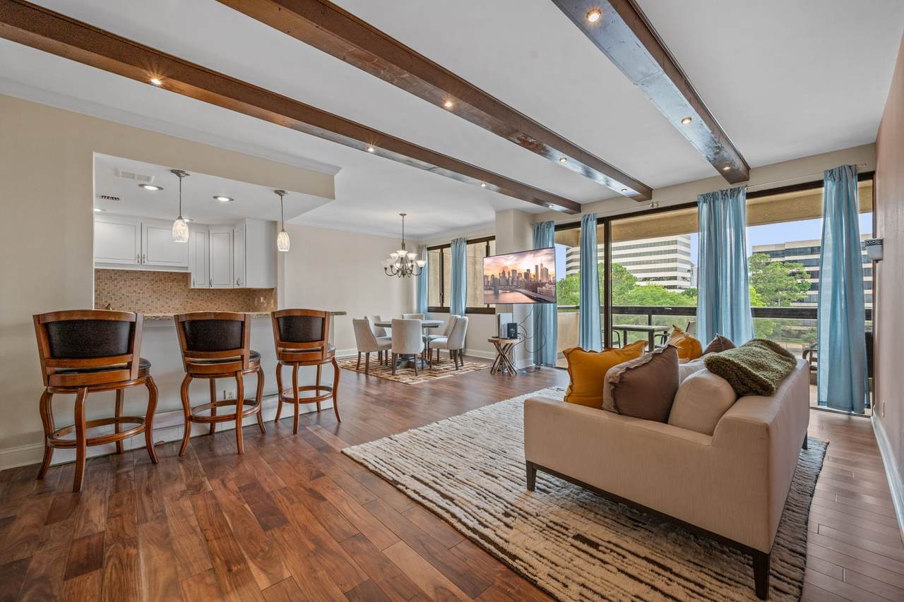 49 Briar Hollow Lane - Photo 1