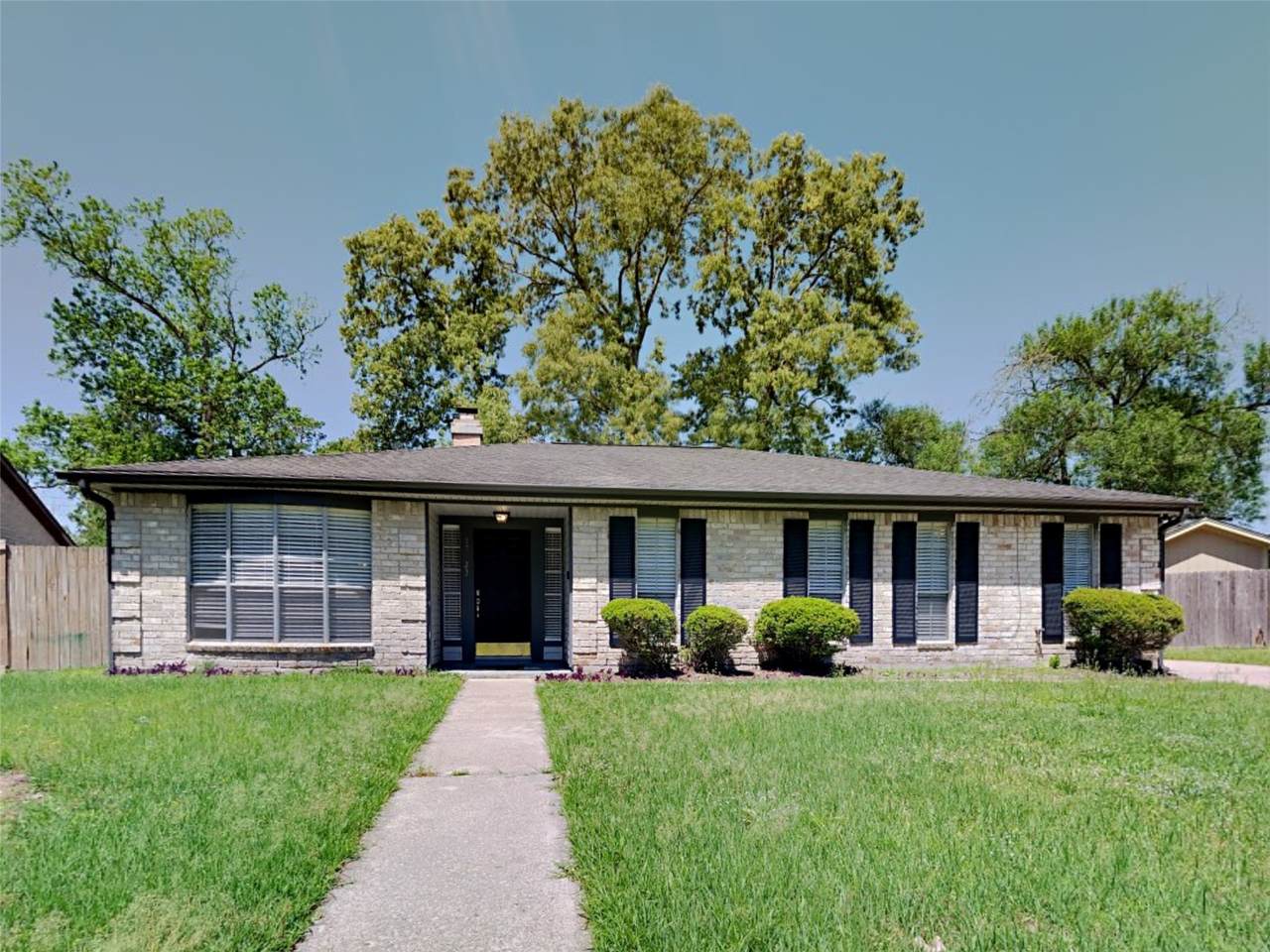 17623 Huntersglen Circle - Photo 1