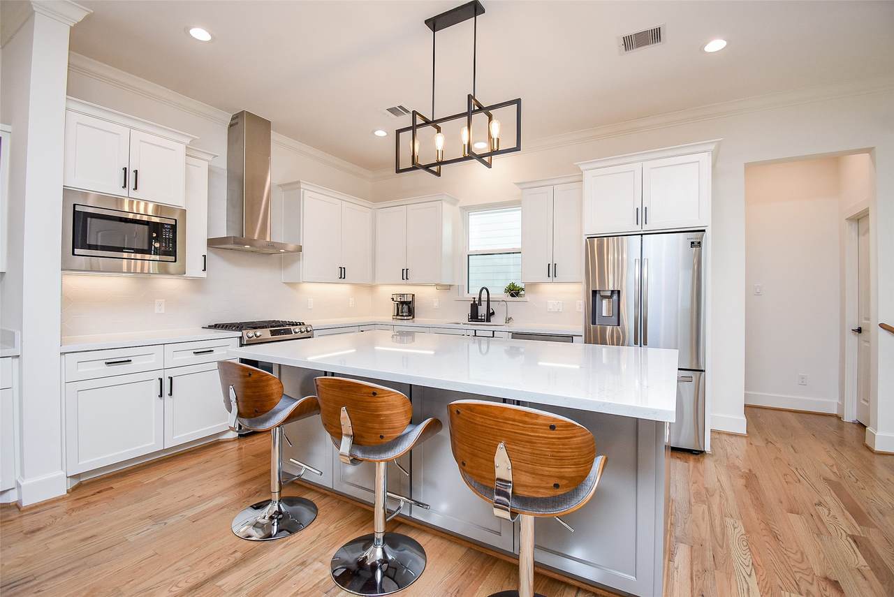 918 25th Street - Photo 1