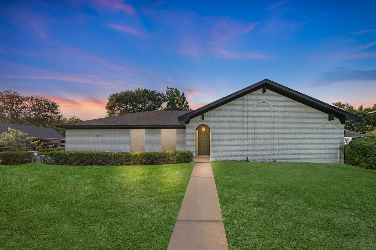 213 Westview Drive - Photo 1