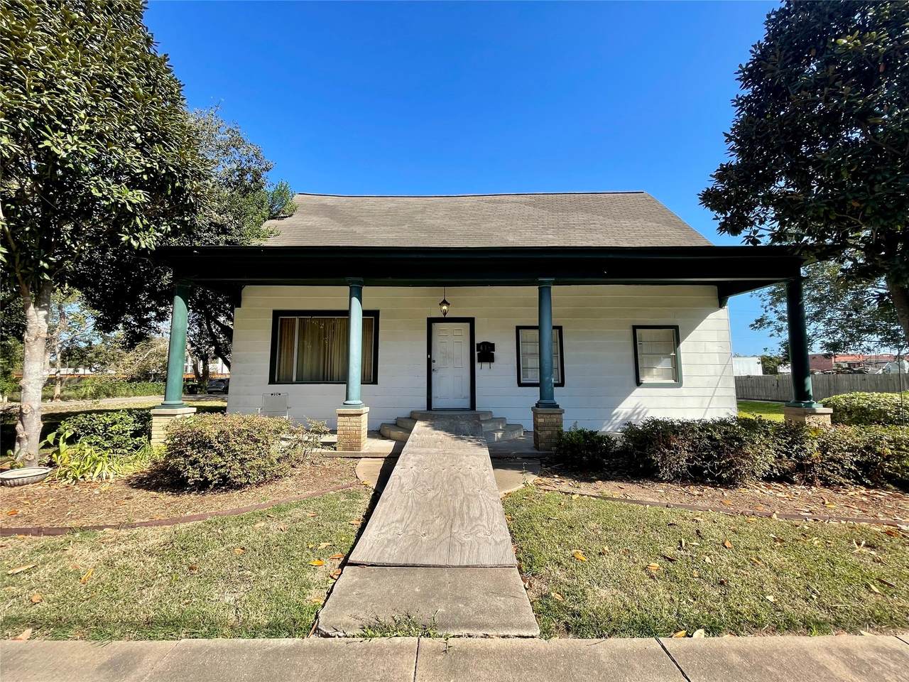 416 Burleson Street - Photo 1