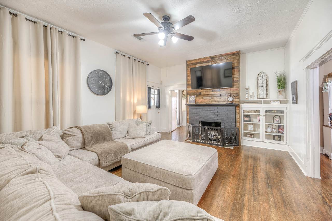 615 Drew Avenue - Photo 1