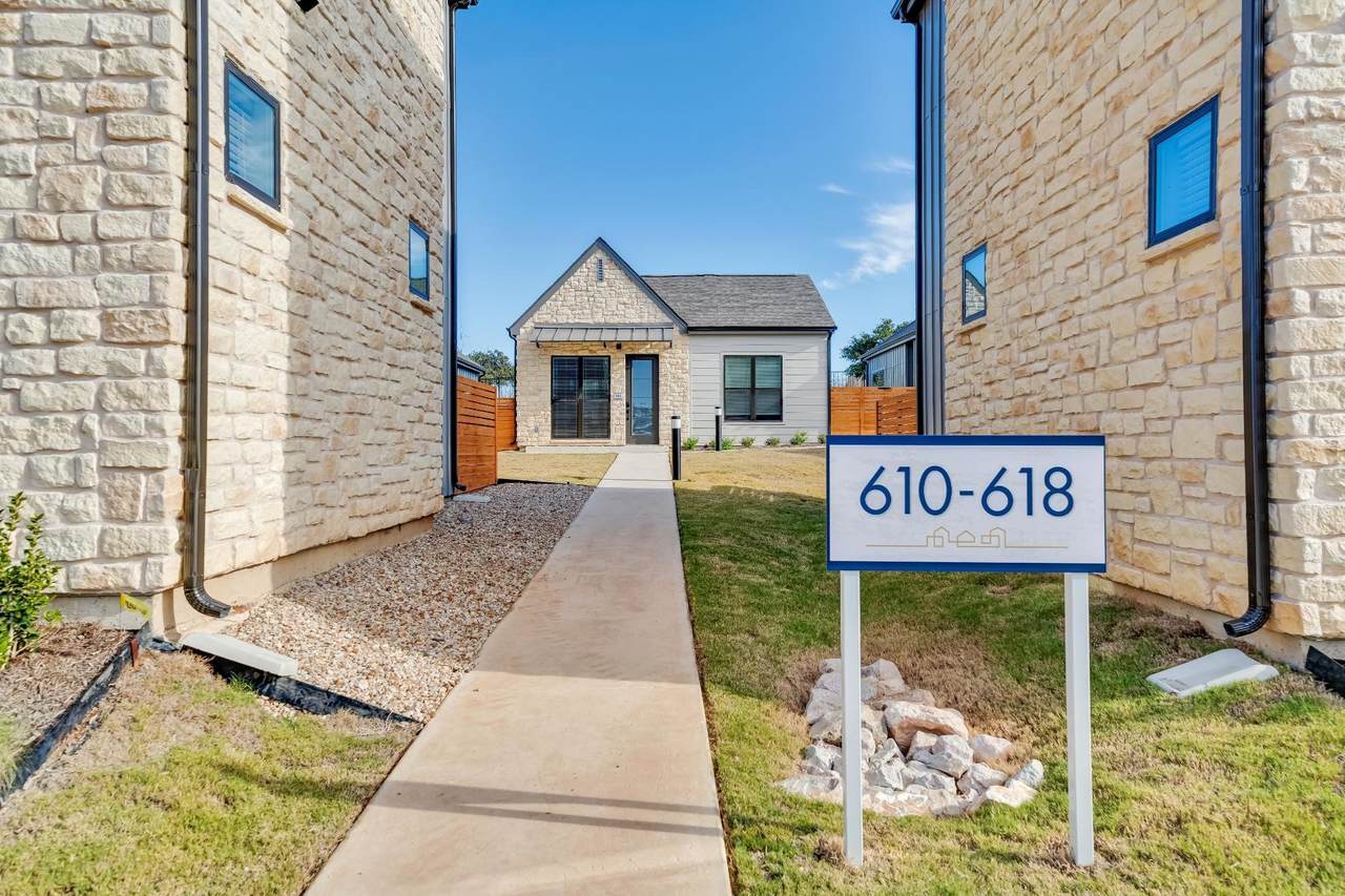 1601-323 Mustang Drive - Photo 1