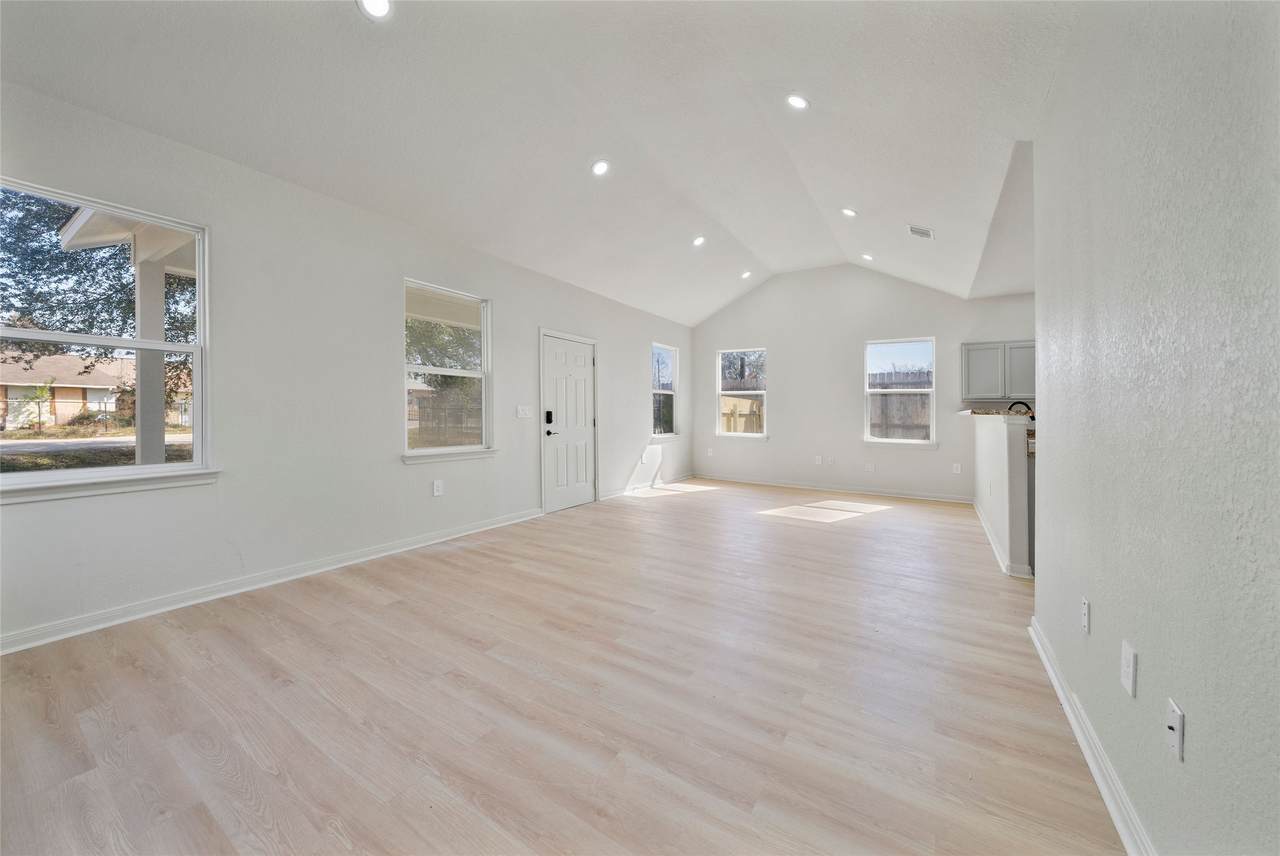 4415 Castor Street - Photo 1