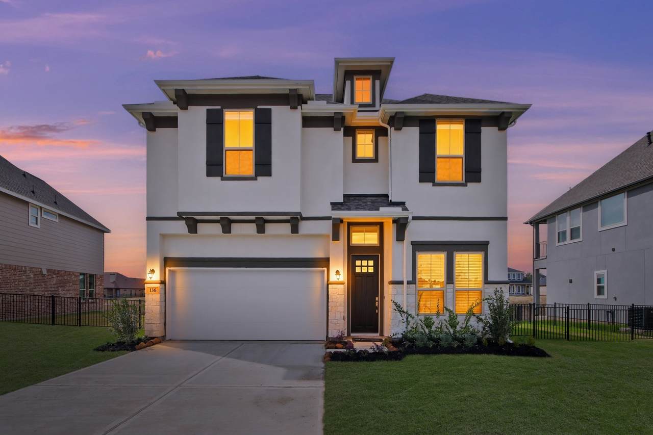 136 Peninsula Point Drive - Photo 1