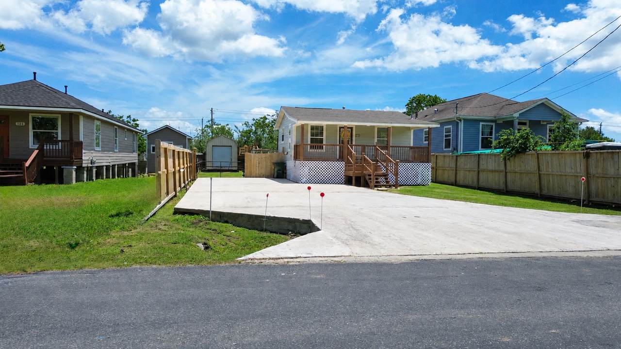 735 10th Street - Photo 1
