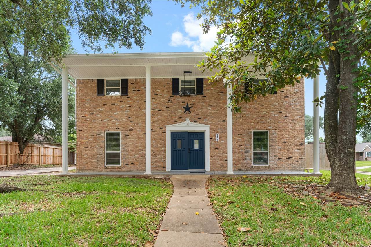 207 Burgundy Lane - Photo 1