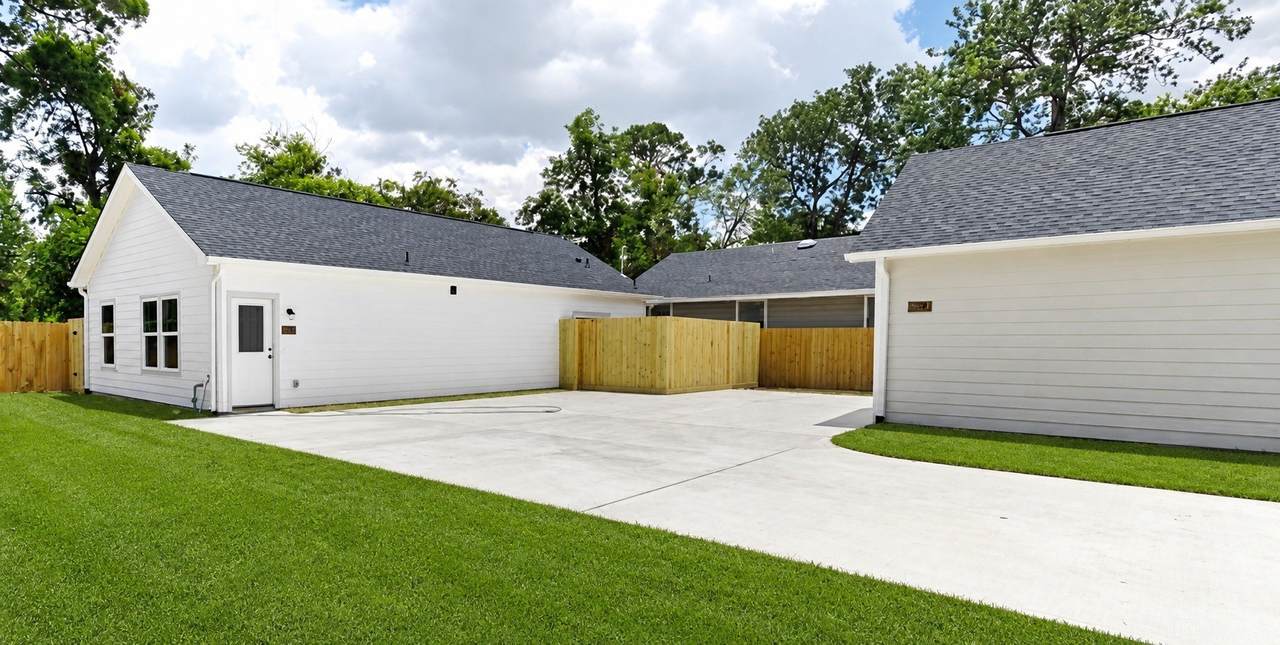 8614 Peachtree Street - Photo 1
