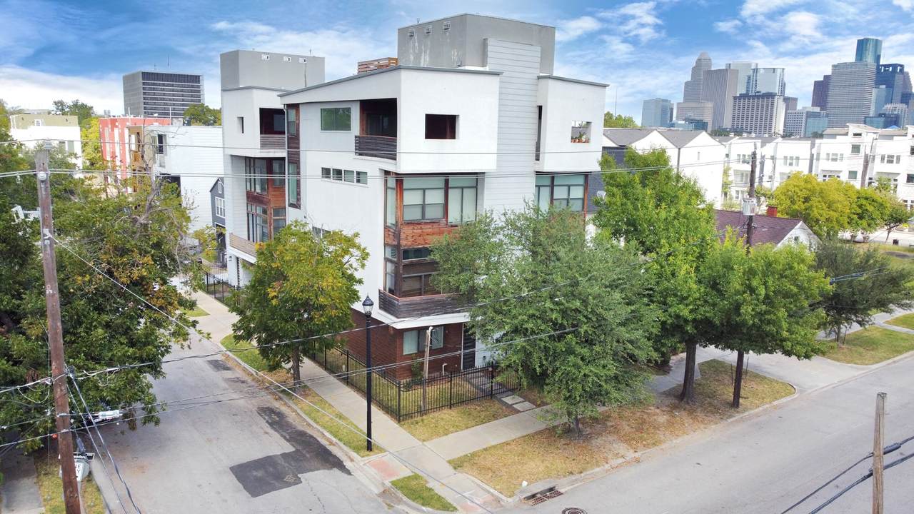 3218 Crawford Street - Photo 1