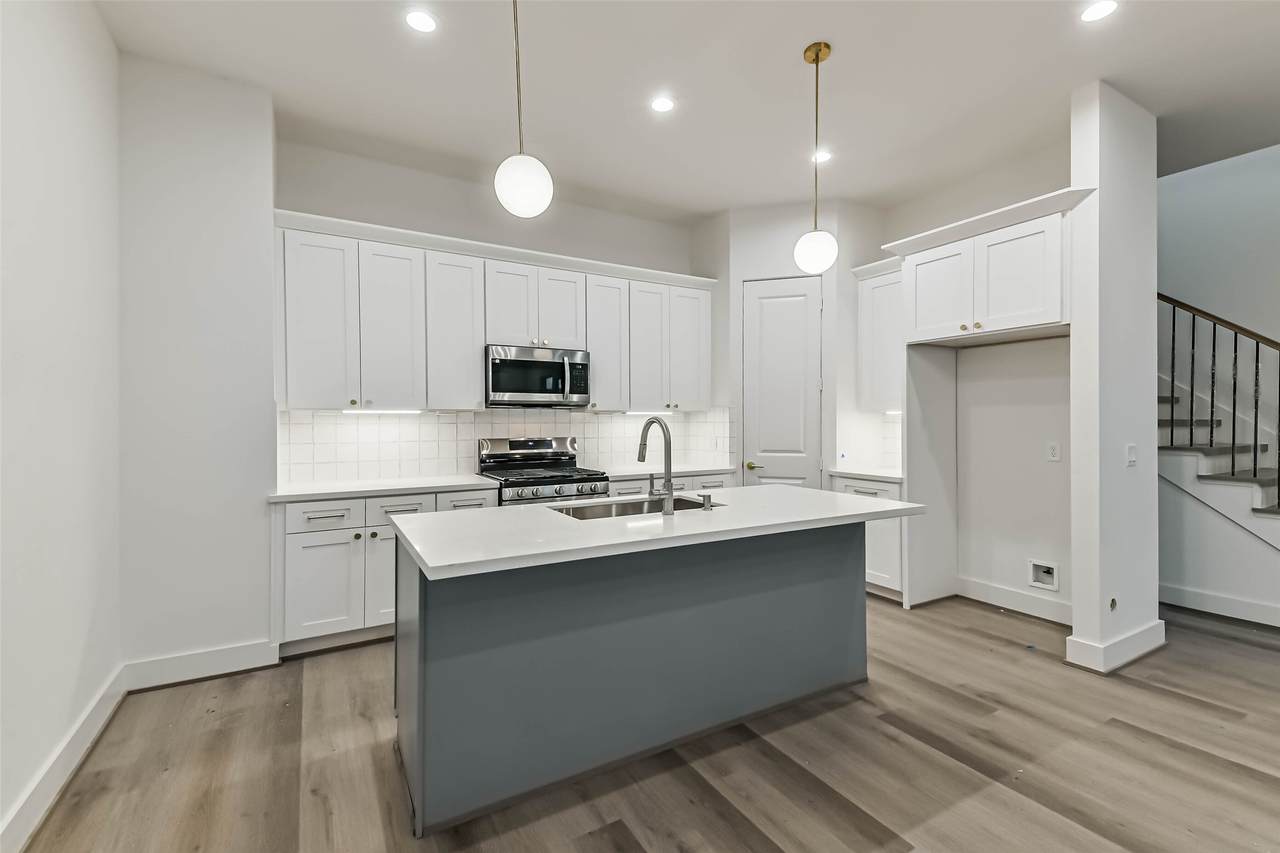 7709 Earl Rudder Way - Photo 1