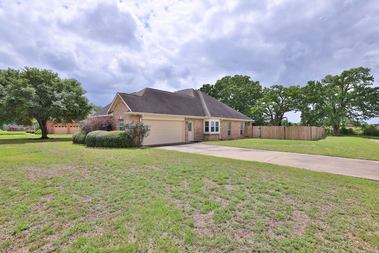 105 Lawrence Marshall Dr - Photo 1