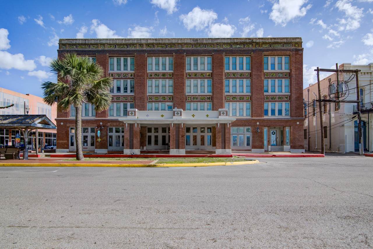 202 Rosenberg Street - Photo 1