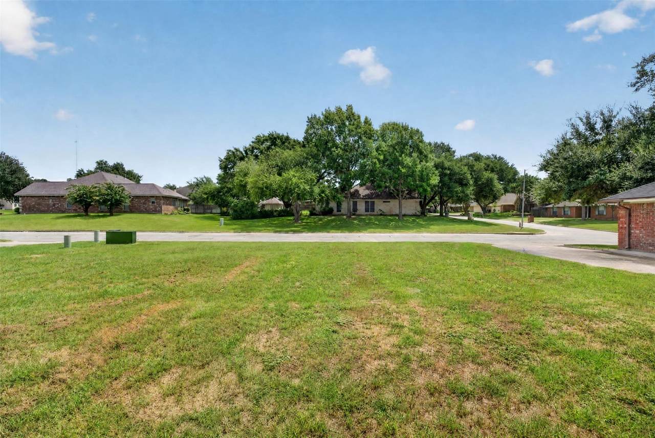 0000 Oakwood Drive - Photo 1