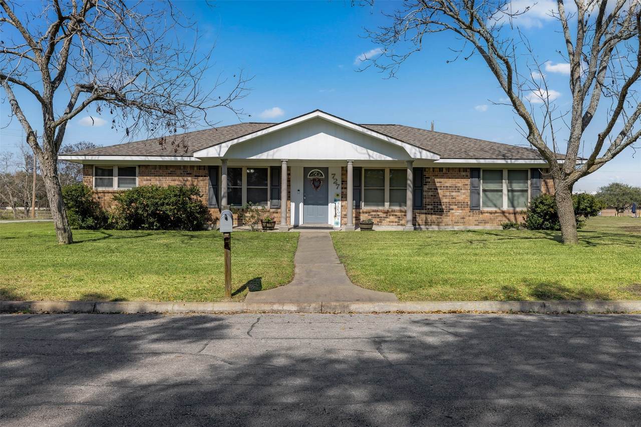 727 Partridge Lane - Photo 1