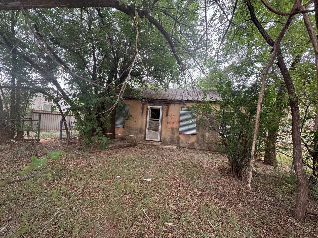 411 10th Street - Photo 1