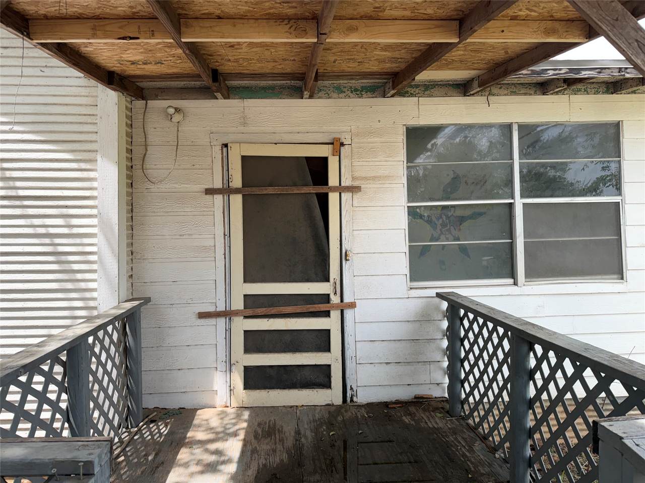 514 Avenue D - Photo 1