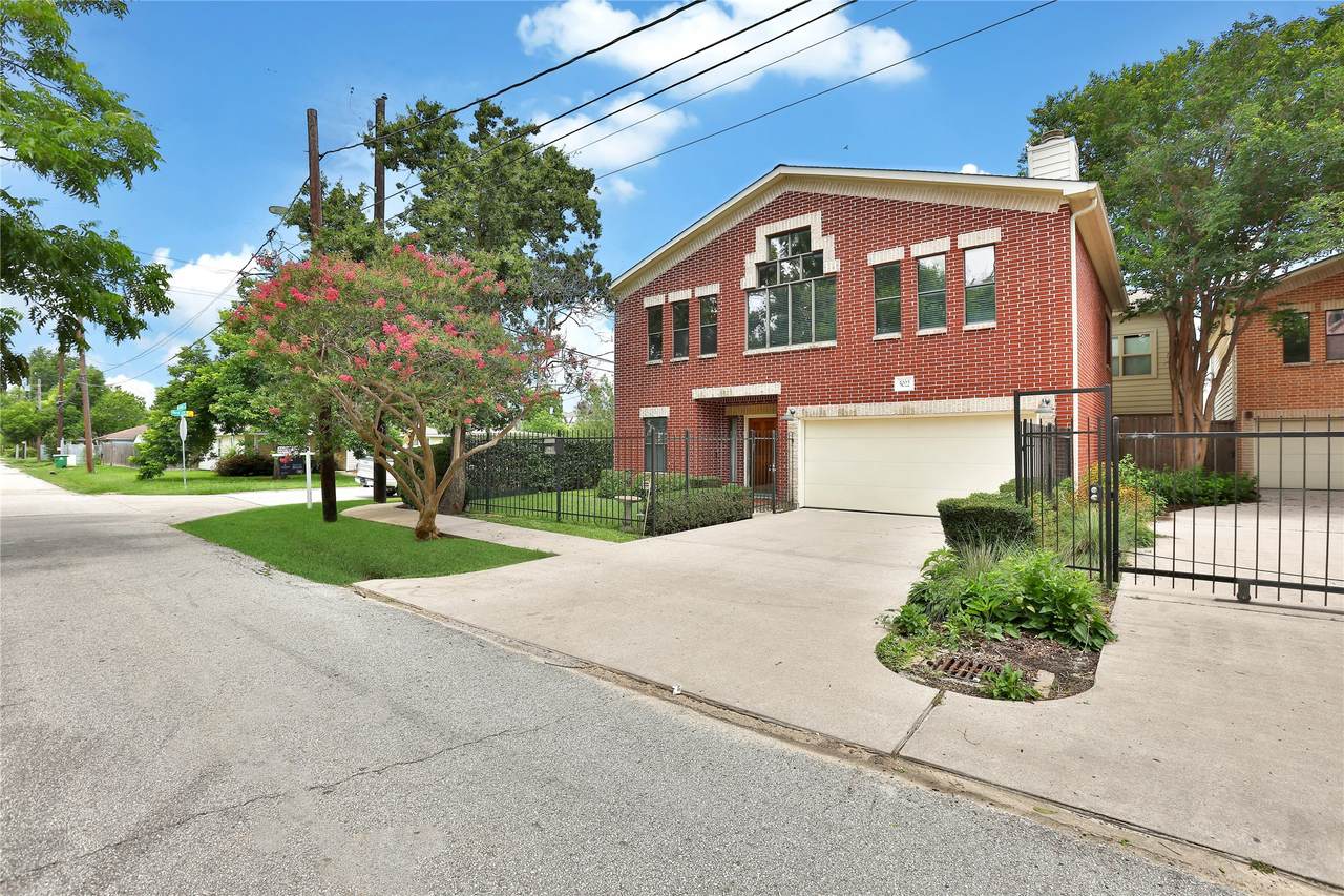 5022 Darling Street - Photo 1