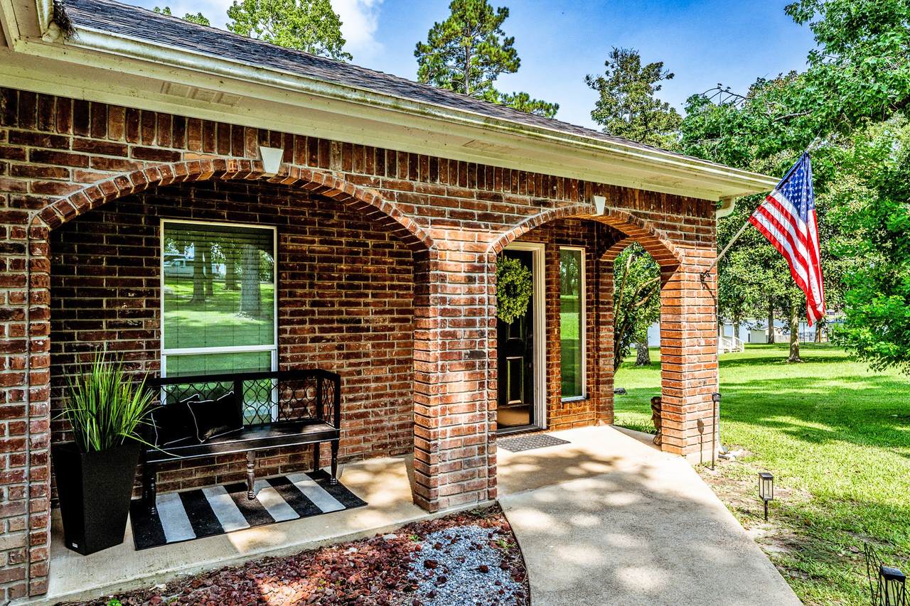 14 Lakeview Manor - Photo 1