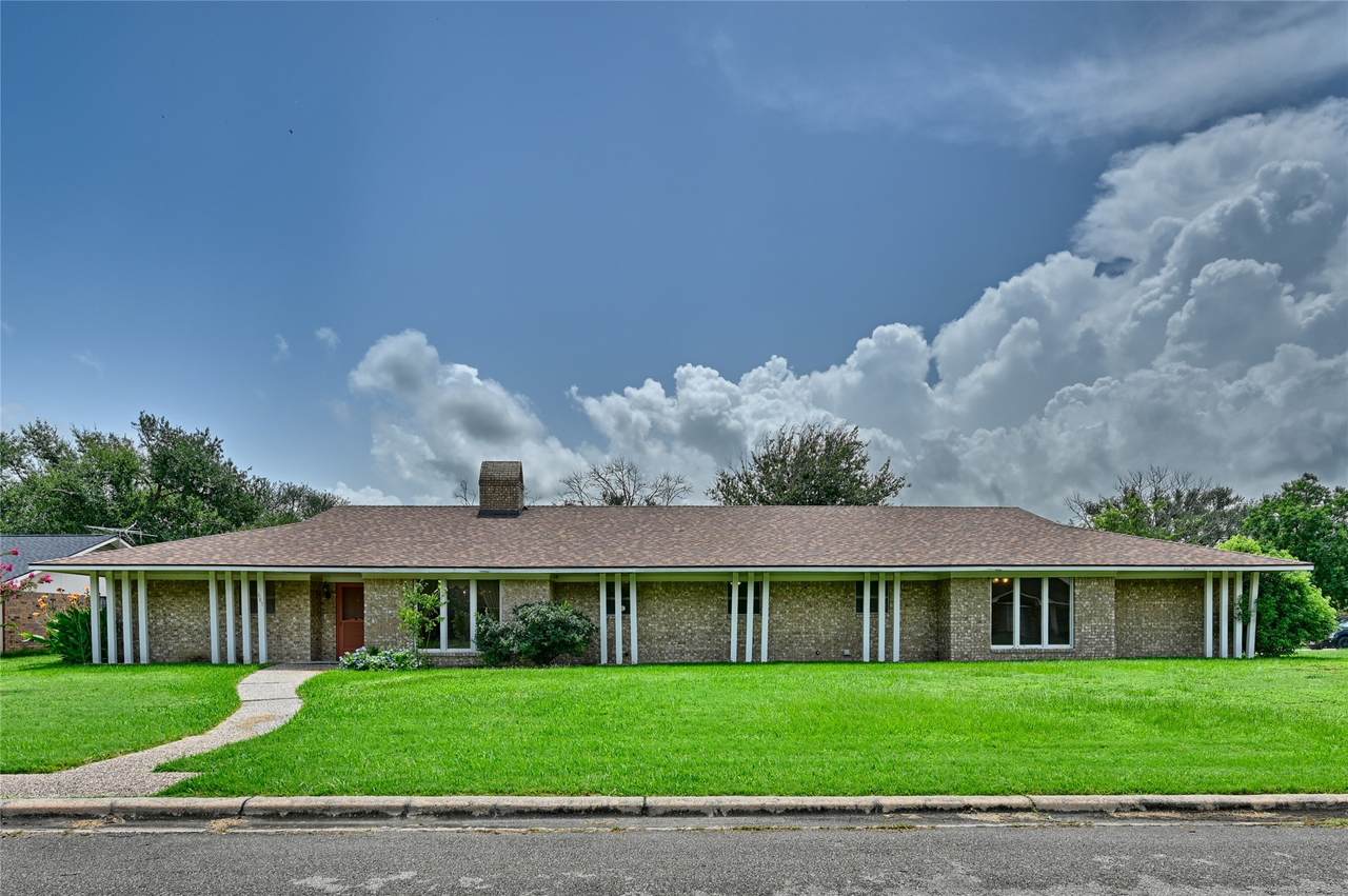 687 Bending Oaks Drive - Photo 1