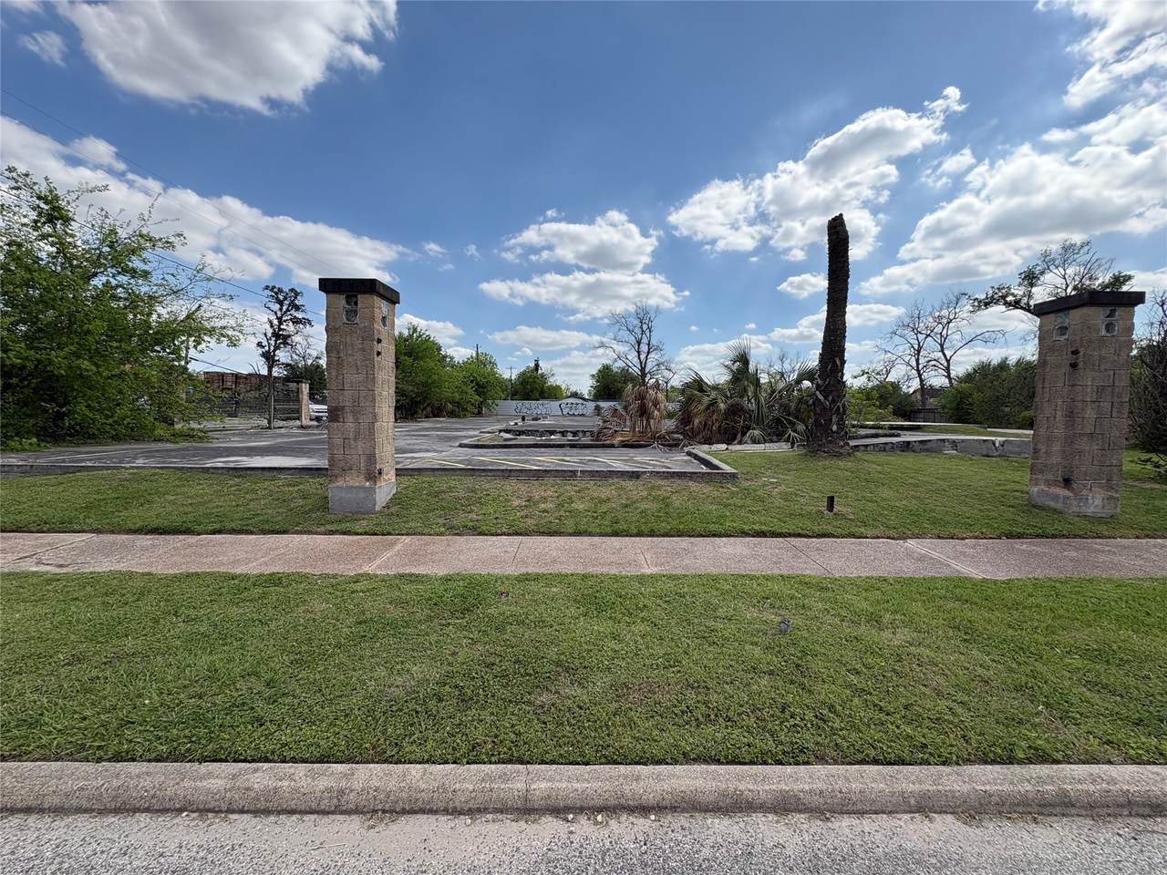 4442 Kashmere Street - Photo 1