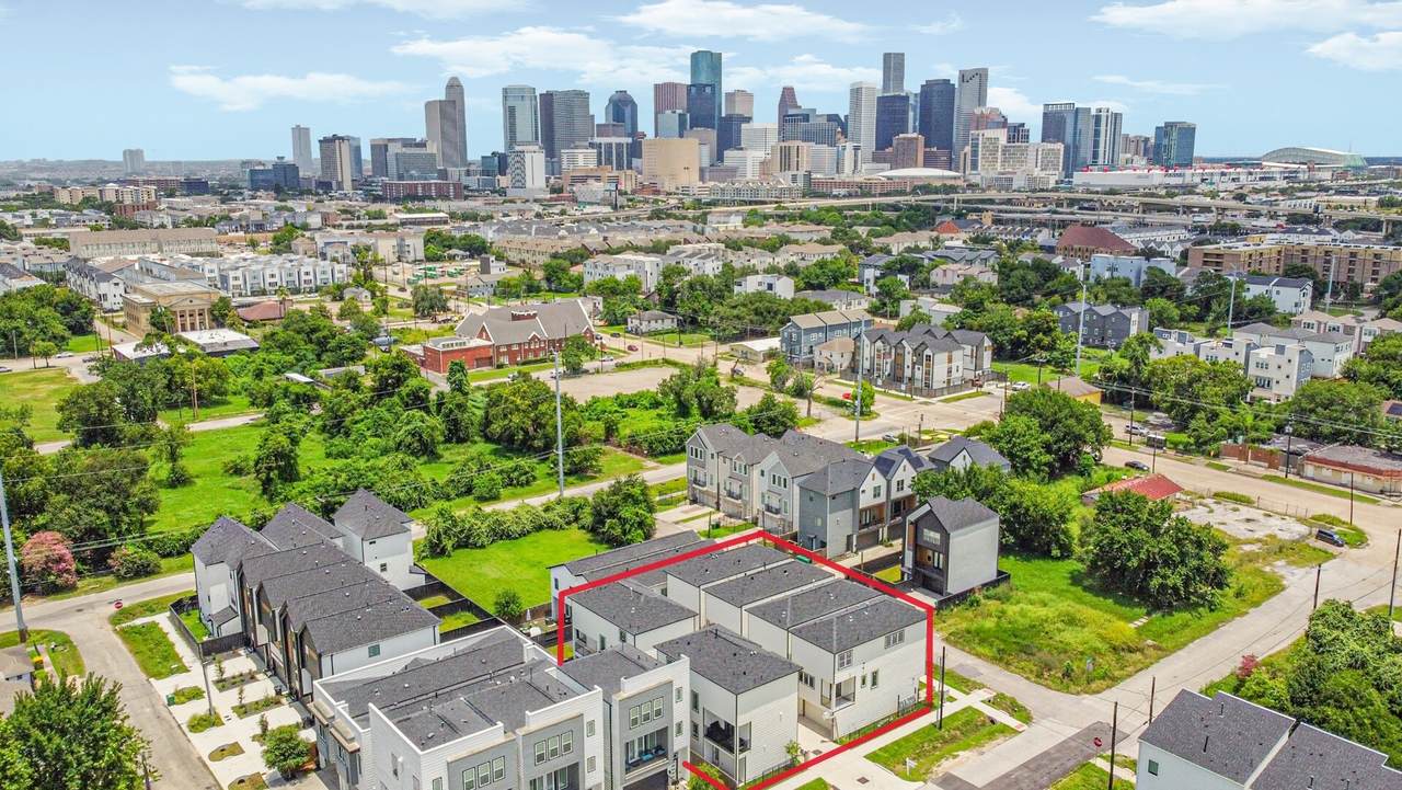 2708 Nagle Street - Photo 1