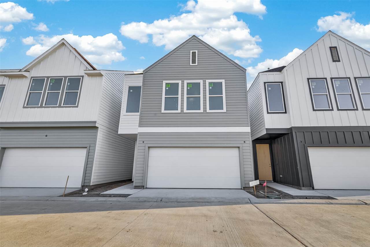 4009 Buffalo Moon Drive - Photo 1