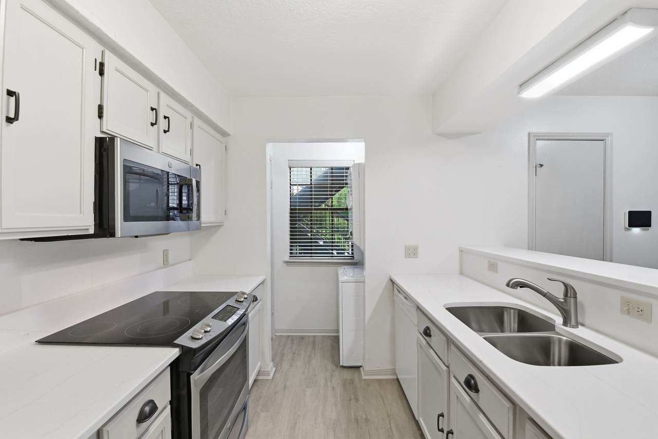2402 Sycamore Avenue - Photo 1