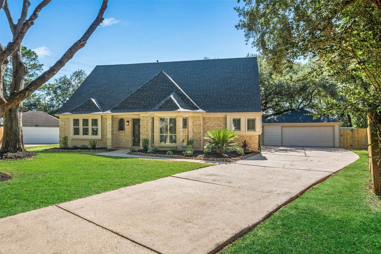 19507 Evening Shades Court - Photo 1