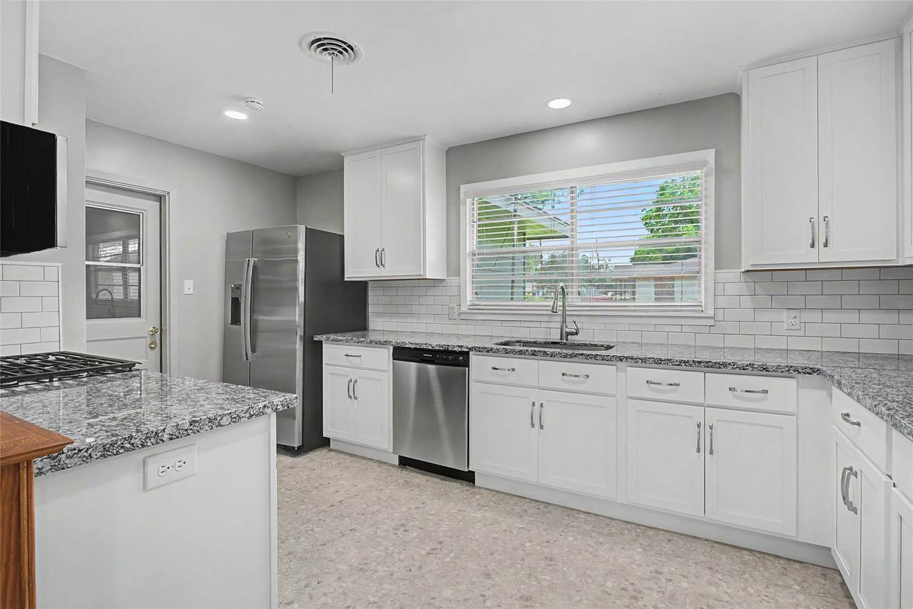 2337 Pearland Avenue - Photo 1