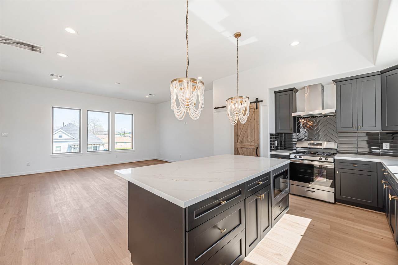 2320 Mills Street - Photo 1