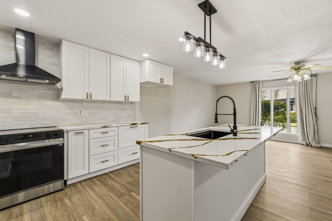 1305 Town Circle - Photo 1