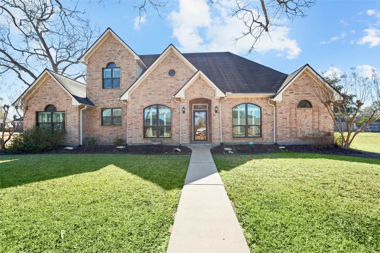 215 Ridgemont Drive - Photo 1