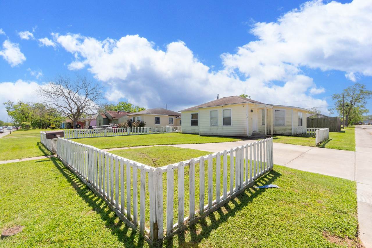 1231 7th Street - Photo 1