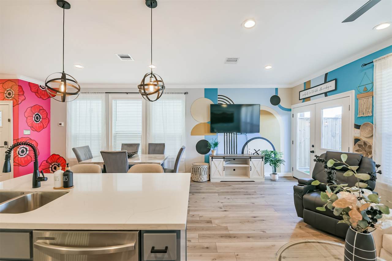 1010 Melneeka Lane - Photo 1