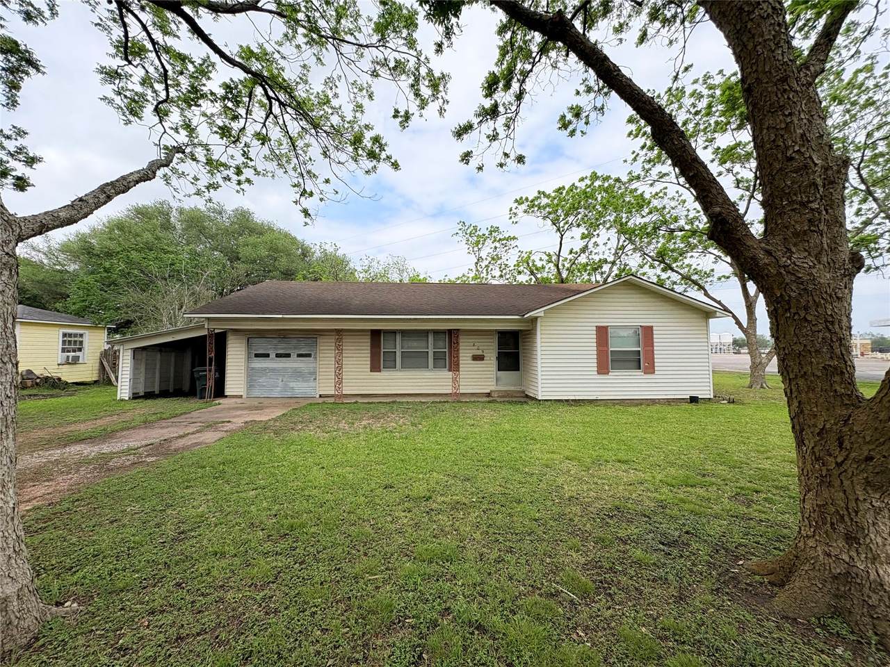 809 August Street - Photo 1