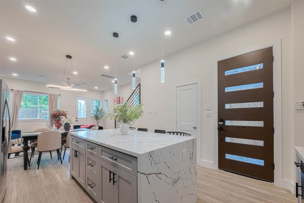 2909 Nagle Street - Photo 1