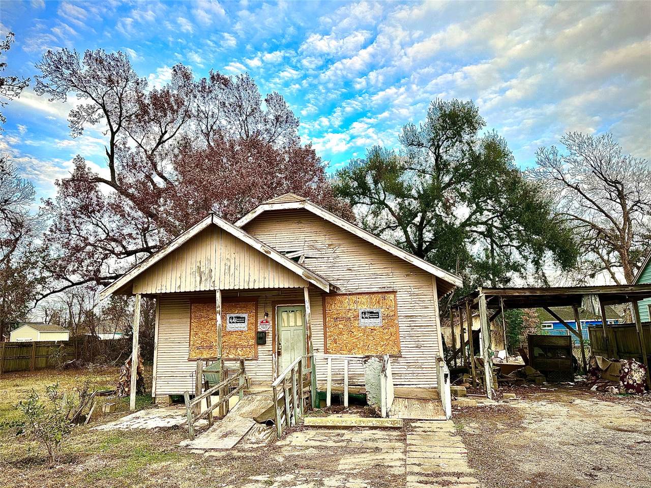 541 Zoe Street - Photo 1