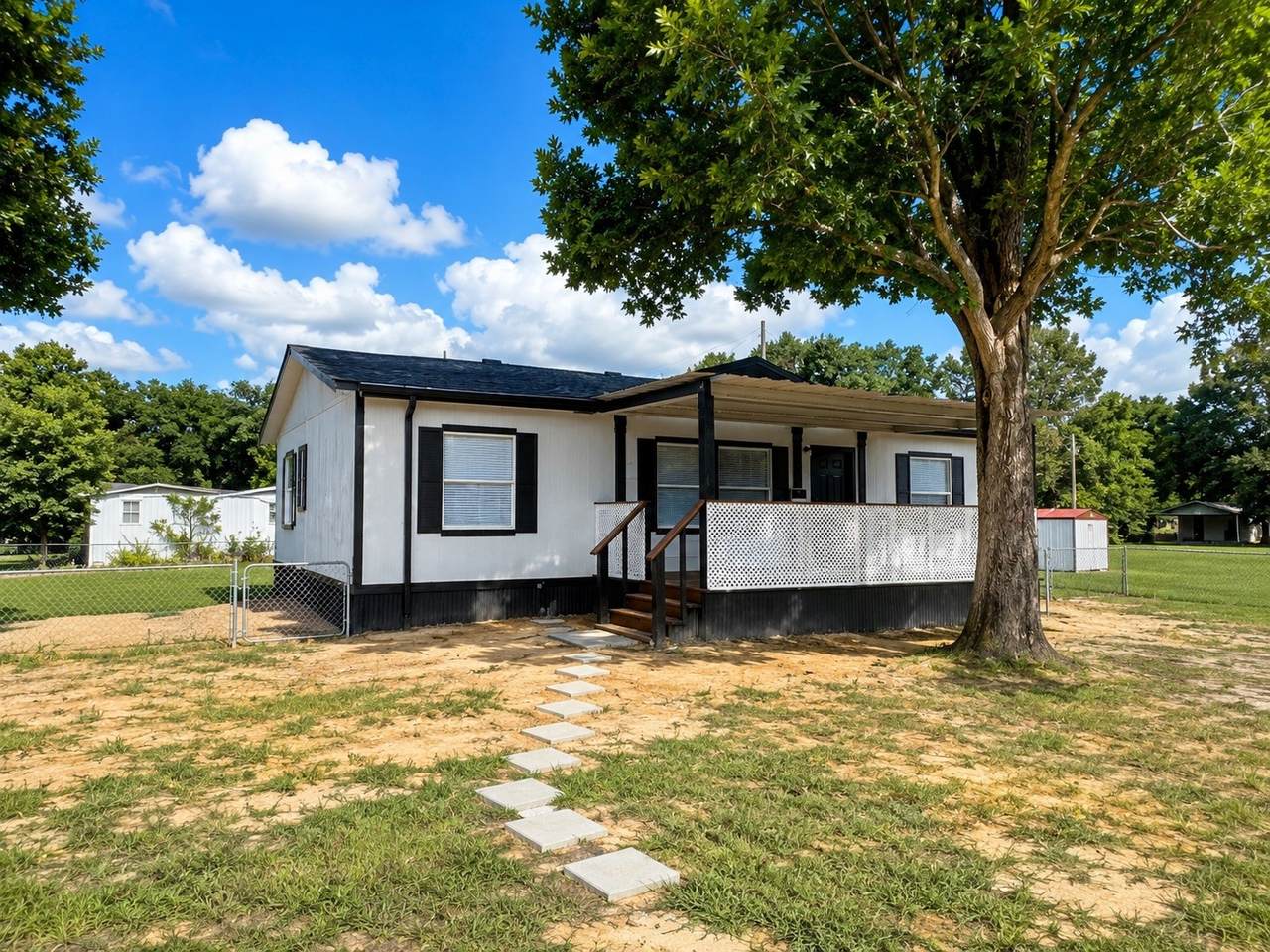 272 Lakewood Drive - Photo 1