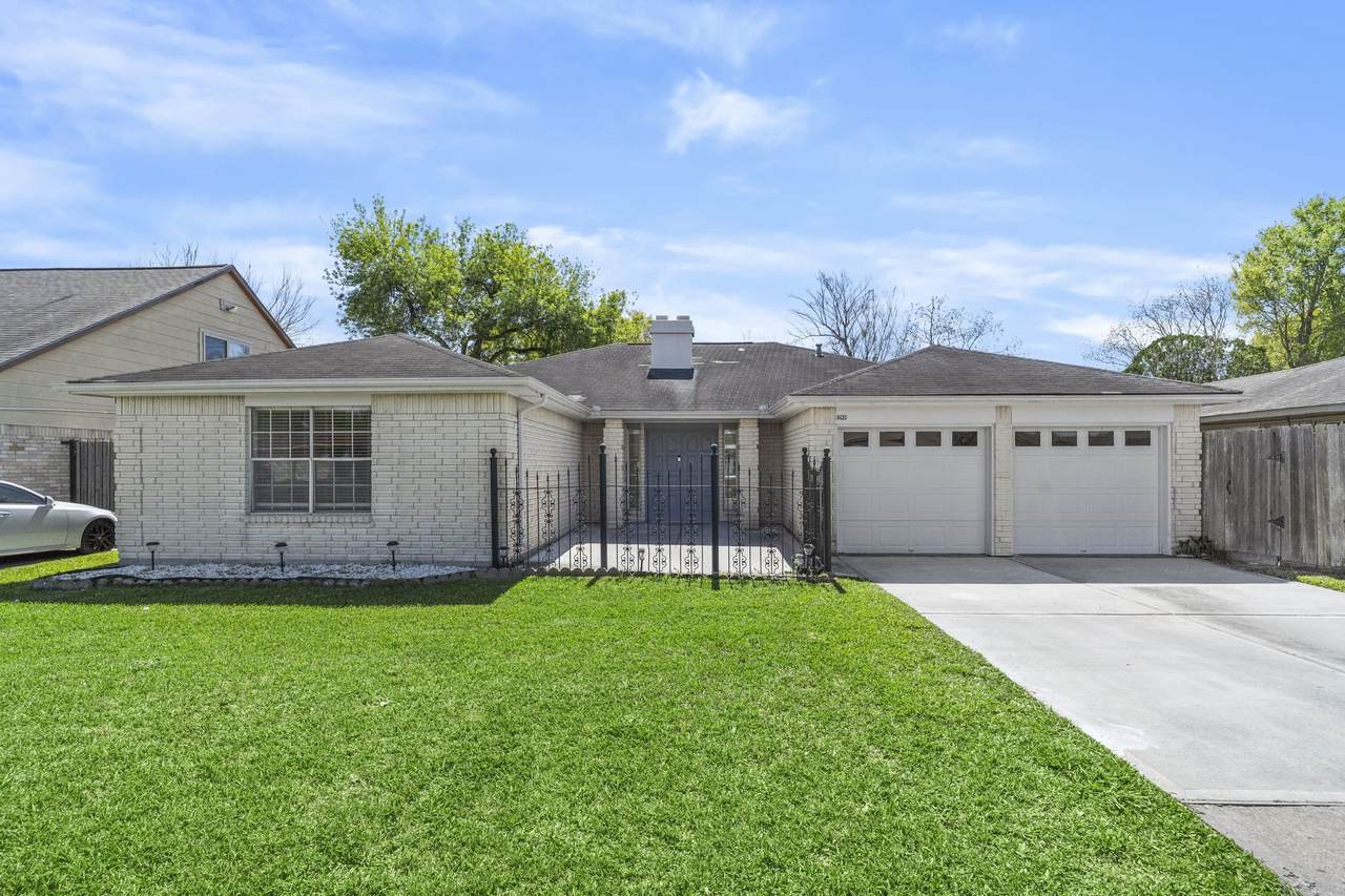 12811 Club Lane - Photo 1
