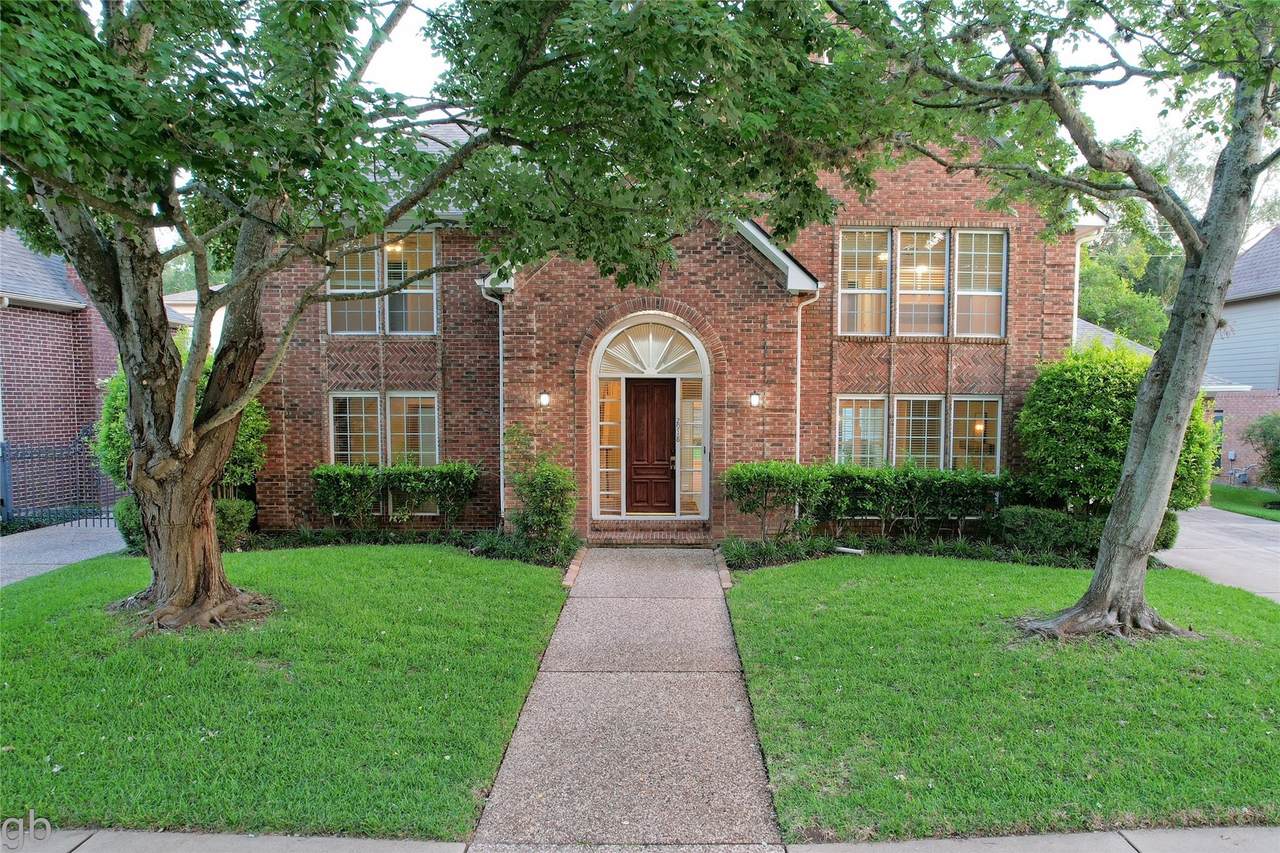 2918 Deer Creek Drive - Photo 1