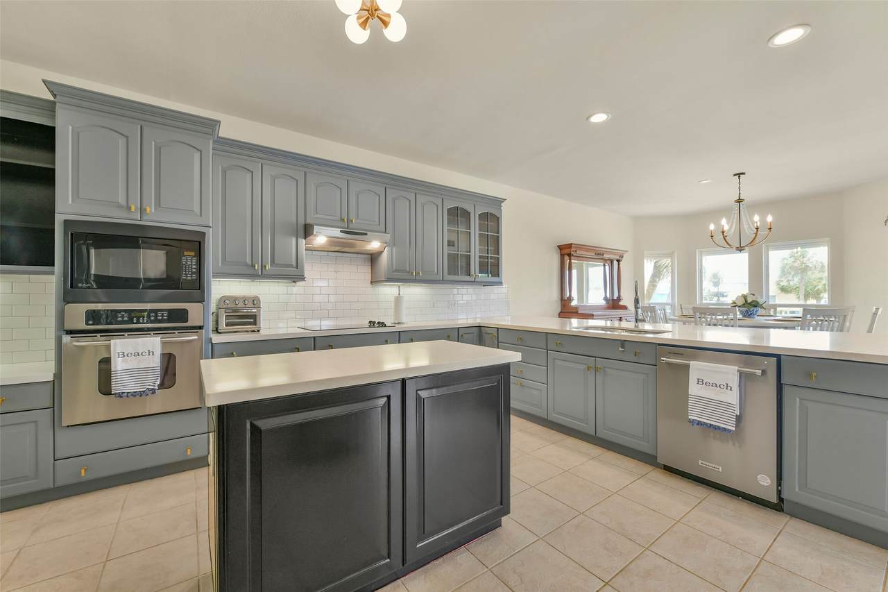 4115 Buccaneer Boulevard - Photo 1
