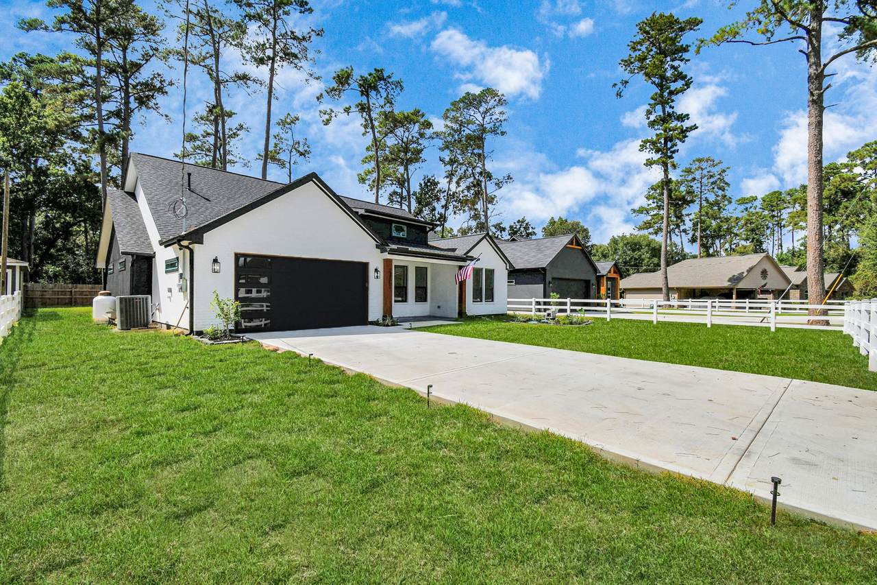 23851 Creekwood Drive - Photo 1